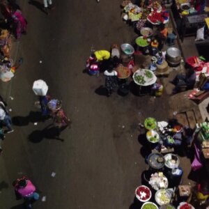 Koforidua Night Market Sellers Traders Crowd Busy Cars Traffic