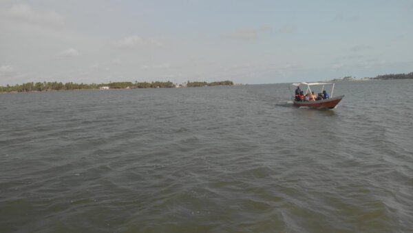 Boat Rise Up View Volta River Reveal Island