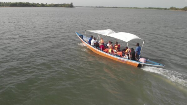 Boat Volta River Chase Side View Follow Spin