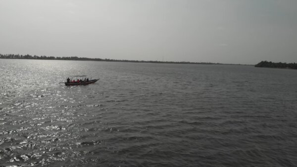 Chase People Boat Speed Volta River Ada