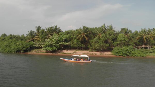 Outboard Motor Boat Volta River Arc