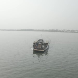 Ferry Yeji Lake Volta Moving Cars Passengers