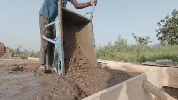 Mason Pour Concrete Wheelbarrow