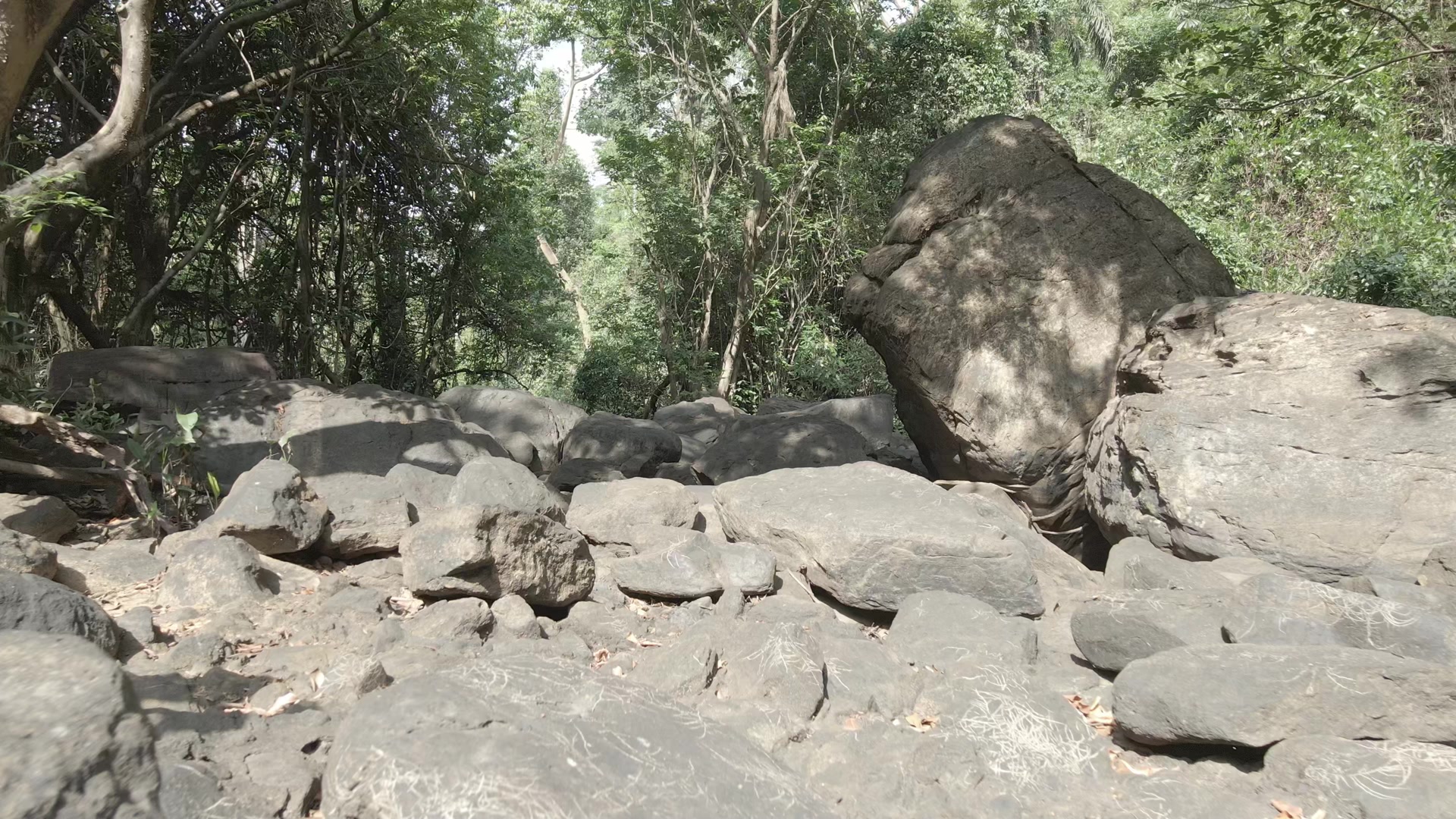 Akumersu Rocky River Bed Dry