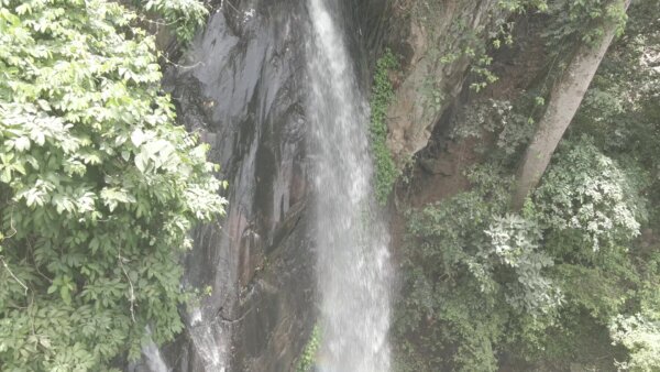 Shiare Waterfall Beautiful Clean Water Green Vegetation Cliff Descend